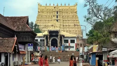 Photo of केरल के इस मंदिर में पहनकर नहीं जा सकते जींस और स्कर्ट, जानिए मंदिर से जुड़ी बातें-