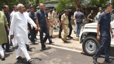 Photo of नीतीश कुमार की सुरक्षा में बड़ी चूक, तेज रफ्तार बाइकर्स की चपेट में आने से बचे