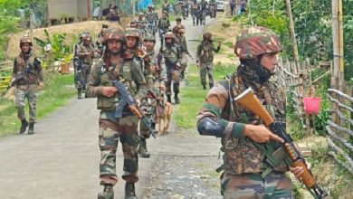 Photo of मणिपुर में महिलाओं के झुंड ने सुरक्षा बलों पर बोला धावा, जाने फिर क्या हुआ…