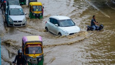 Photo of दिल्ली में यमुना का जलस्तर बढ़ने से आसपास की सड़कें डूब , लोगो को करना पड़ रहा परेशानी का सामना