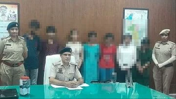 Photo of हरियाणा पुलिस ने नोएडा में 7 को किया काबू, फर्जी कॉल सेंटर से करते थे ये काम